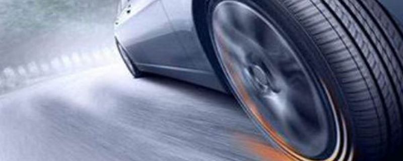 在湿滑路面汽车轮胎打滑操作方法是什么