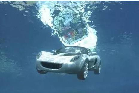 车在水里能打开车门吗 车在水里怎么打开车门