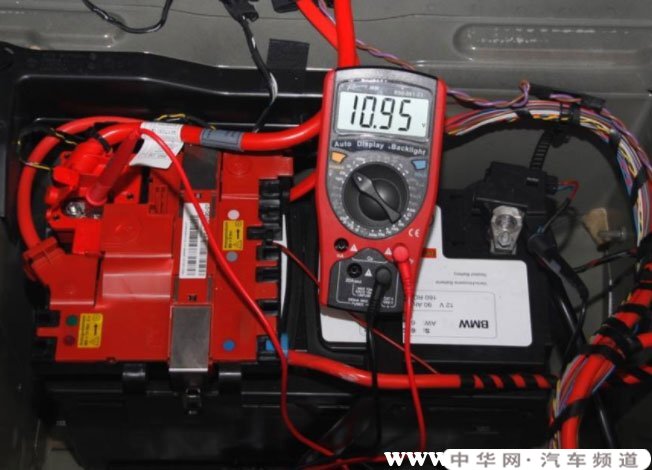 怎么检测汽车蓄电池电压，电瓶的电压检查方法
