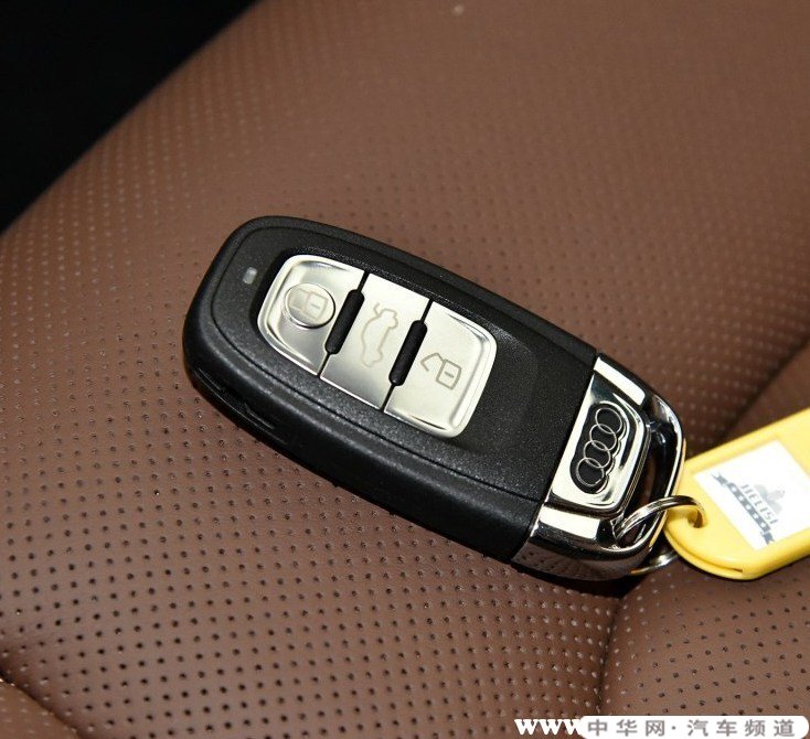 奥迪a6l车钥匙功能，奥迪a6l车钥匙更换电池方法