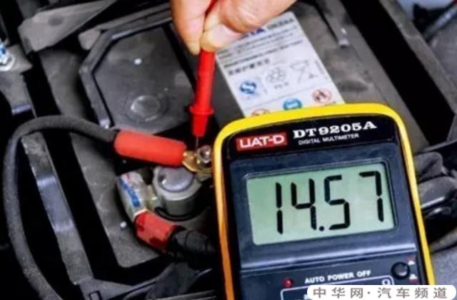 如何判断汽车的蓄电池是否需要更换？