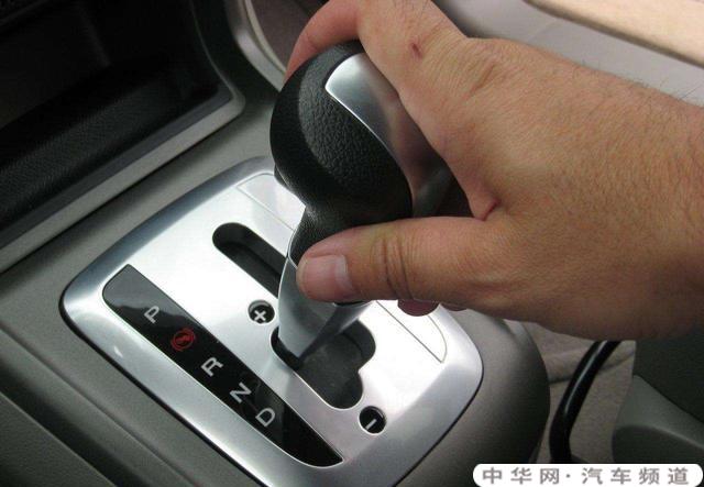 自动挡汽车挡位按钮有什么用