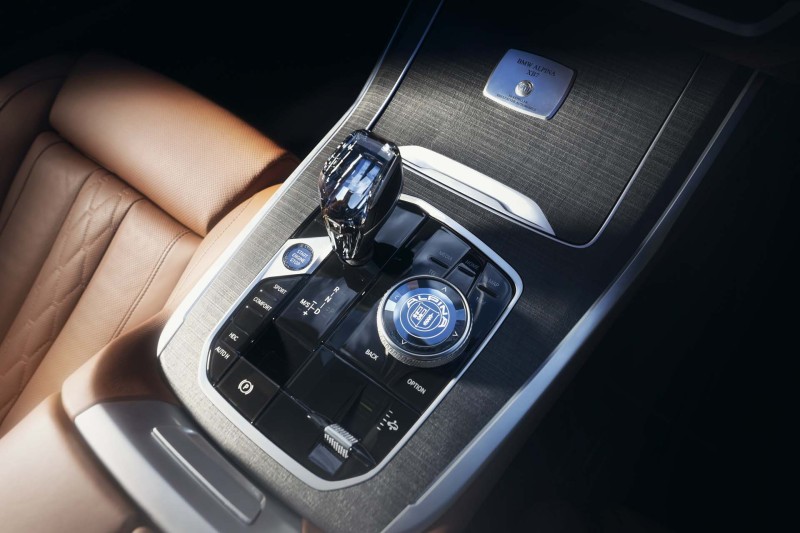 配专属外观组件 BMW新款Alpina XB7官图公布