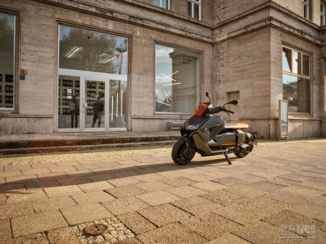 宝马第二款量产纯电摩托车将上市 共享iX电池技术