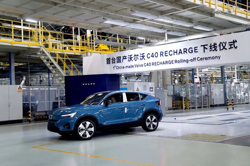 沃尔沃全新纯电C40于台州工厂下线，7月初正式上市