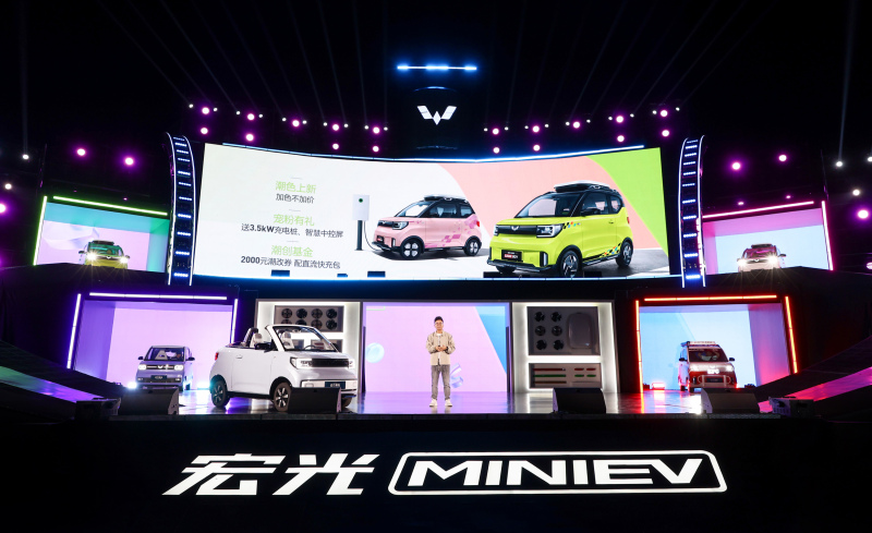 售价9.99万元 宏光MINI EV敞篷版正式上市