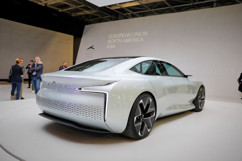 Hopium Machina Vision氢能源汽车亮相巴黎车展