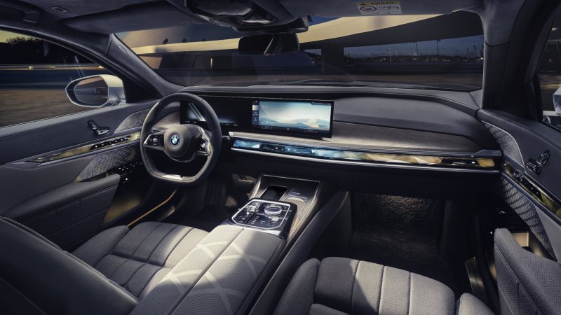 BMW i7海外售价公布 约合人民币99.71万元起