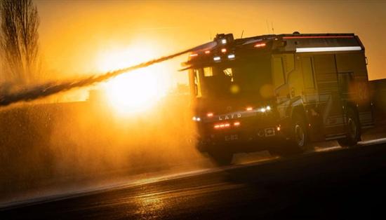 将于年内陆续交付 LAFD接收首台电动消防车