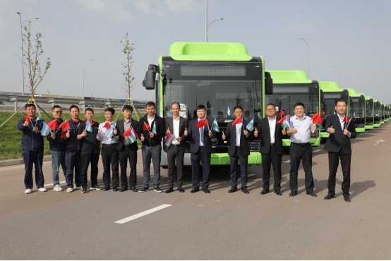绿色“一带一路”新篇章！中国出口乌兹别克斯坦最大客车订单首批交付