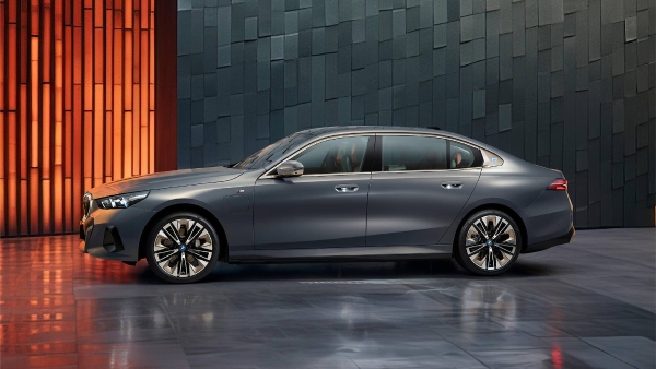 国产全新一代BMW 5系曝光，全方位深度定制，用户体验全面升级