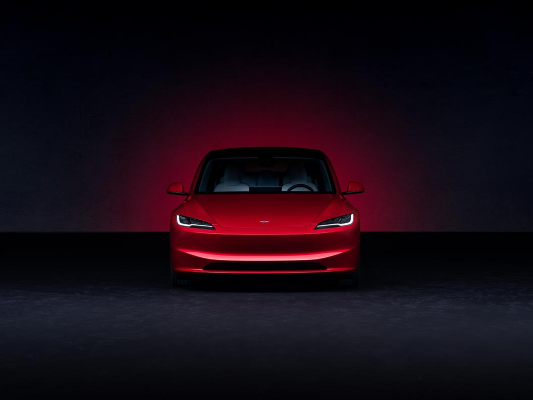 特斯拉Model 3 焕新版25.99万开启预售 全面焕新