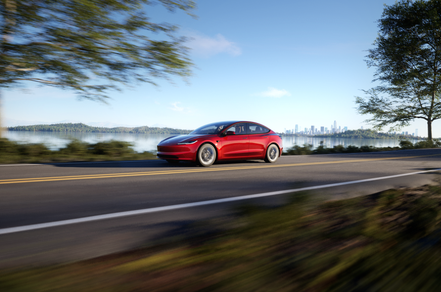 特斯拉Model 3 焕新版25.99万开启预售 全面焕新