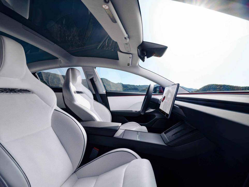 Model 3高性能版33.59万元开启预售 特斯拉全系高性能版车型已就位