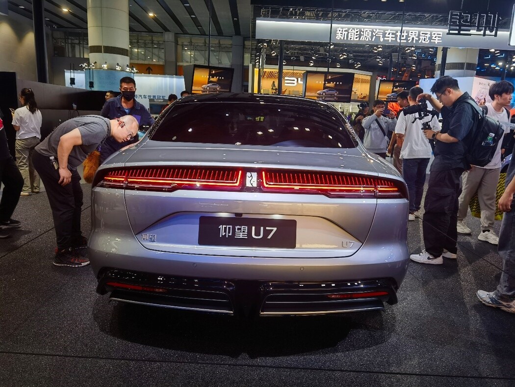 新能源时代的旗舰型轿车 仰望U7 EV、PHEV双剑齐发