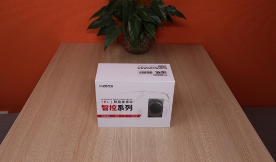 装了英睿TB2才知道：原来夜间行车能像白天一样清晰！