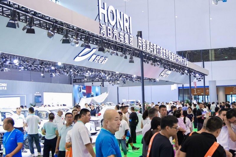 鸿日汽车集团闪耀2025济南秋季车展  定义短途出行新标杆