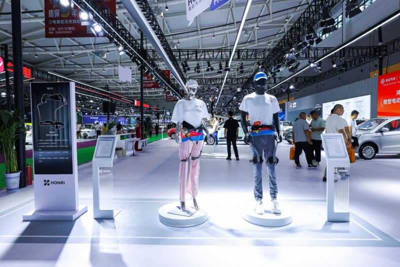 鸿日汽车集团闪耀2025济南秋季车展  定义短途出行新标杆