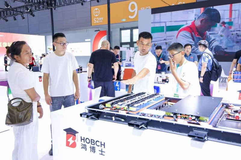 鸿日汽车集团闪耀2025济南秋季车展  定义短途出行新标杆