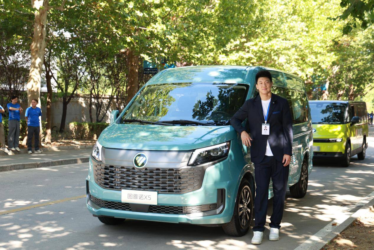 跨界新搭档！中国男篮雷蒙“入职”福田图雅诺，解锁城配物流新势力