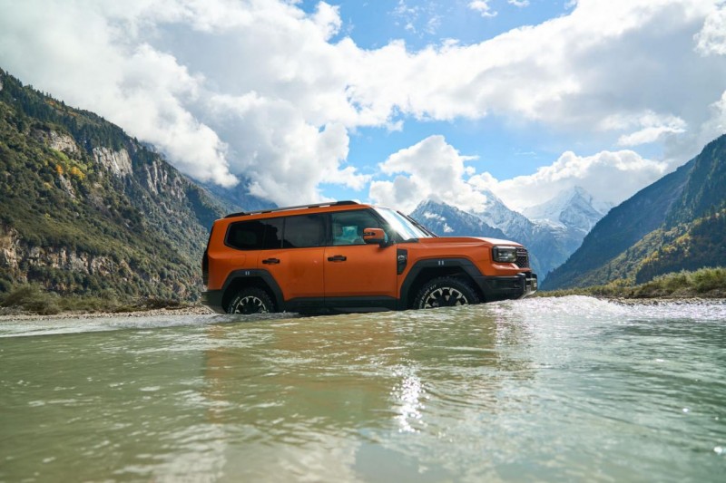 破局者之姿，纵横G700以硬核实力碾压豪华越野竞品