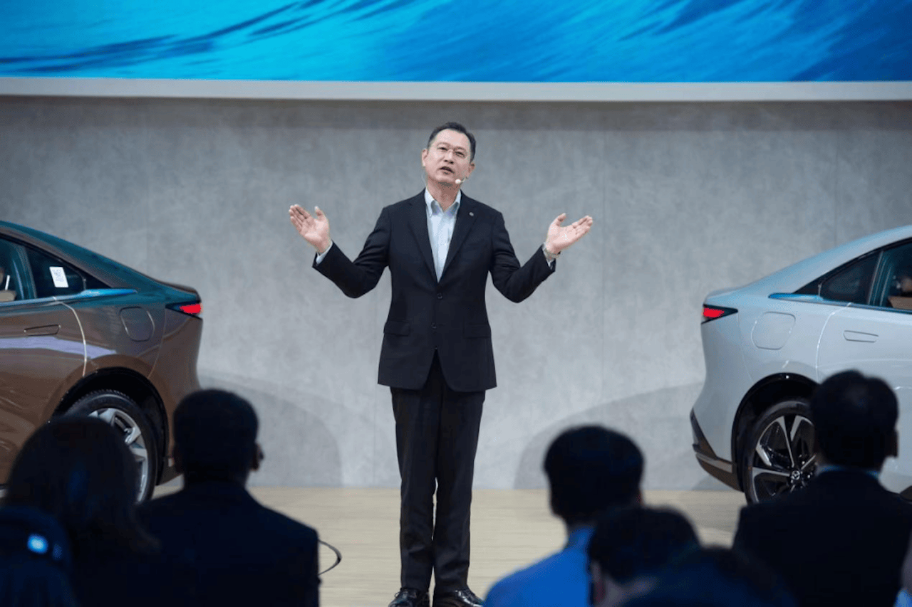 长安马自达MAZDA EZ-6领衔亮相2024广州车展新能源馆 长安马自达MAZDA EZ-6领衔亮相2024广州车展新能源馆