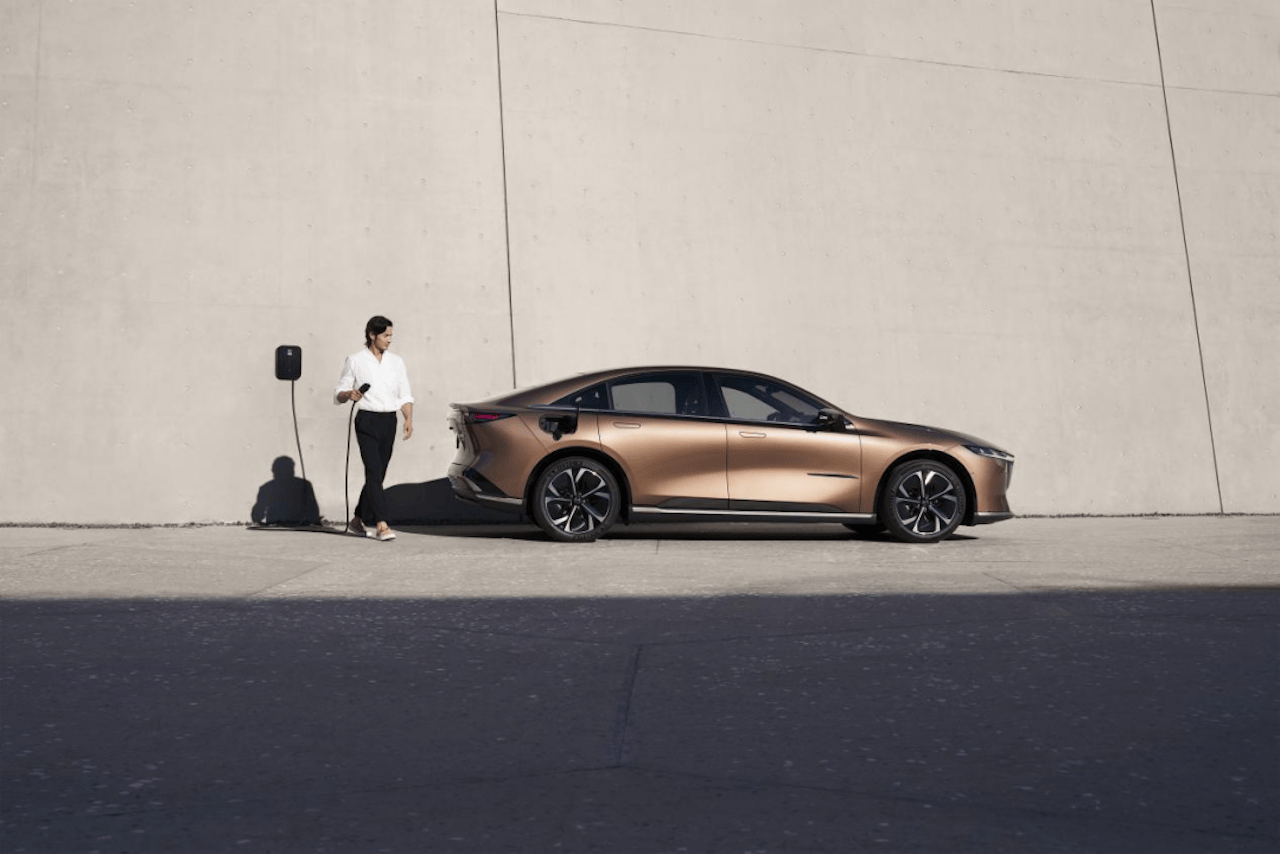 长安马自达MAZDA EZ-6领衔亮相2024广州车展新能源馆 长安马自达MAZDA EZ-6领衔亮相2024广州车展新能源馆