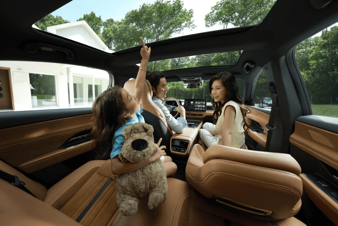 长安马自达MAZDA EZ-6领衔亮相2024广州车展新能源馆 长安马自达MAZDA EZ-6领衔亮相2024广州车展新能源馆