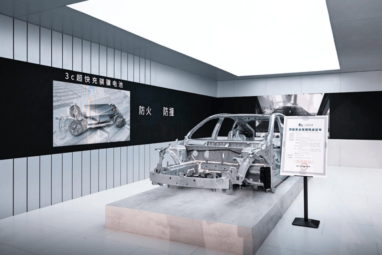 长安马自达MAZDA EZ-6领衔亮相2024广州车展新能源馆 长安马自达MAZDA EZ-6领衔亮相2024广州车展新能源馆