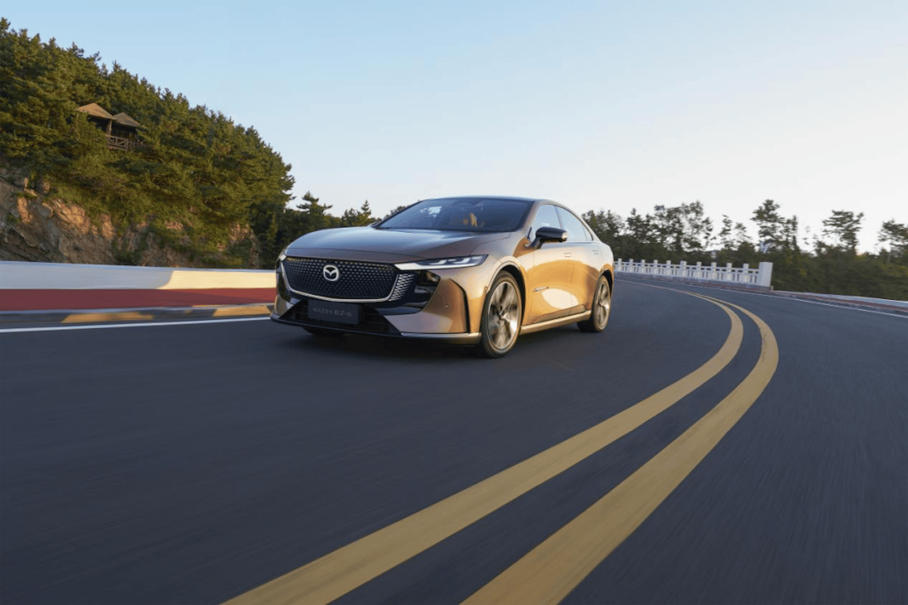 长安马自达MAZDA EZ-6领衔亮相2024广州车展新能源馆 长安马自达MAZDA EZ-6领衔亮相2024广州车展新能源馆