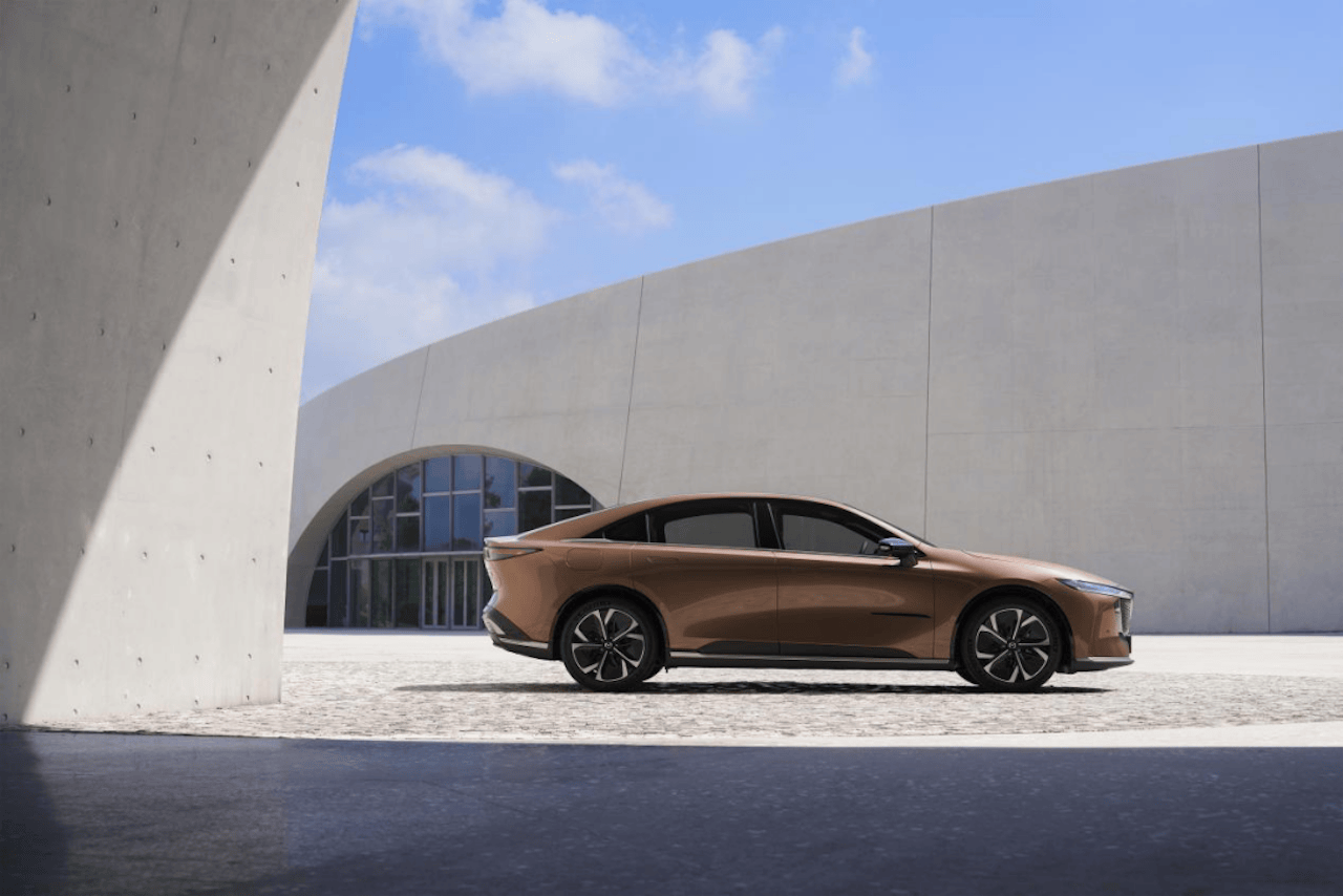 长安马自达MAZDA EZ-6领衔亮相2024广州车展新能源馆 长安马自达MAZDA EZ-6领衔亮相2024广州车展新能源馆