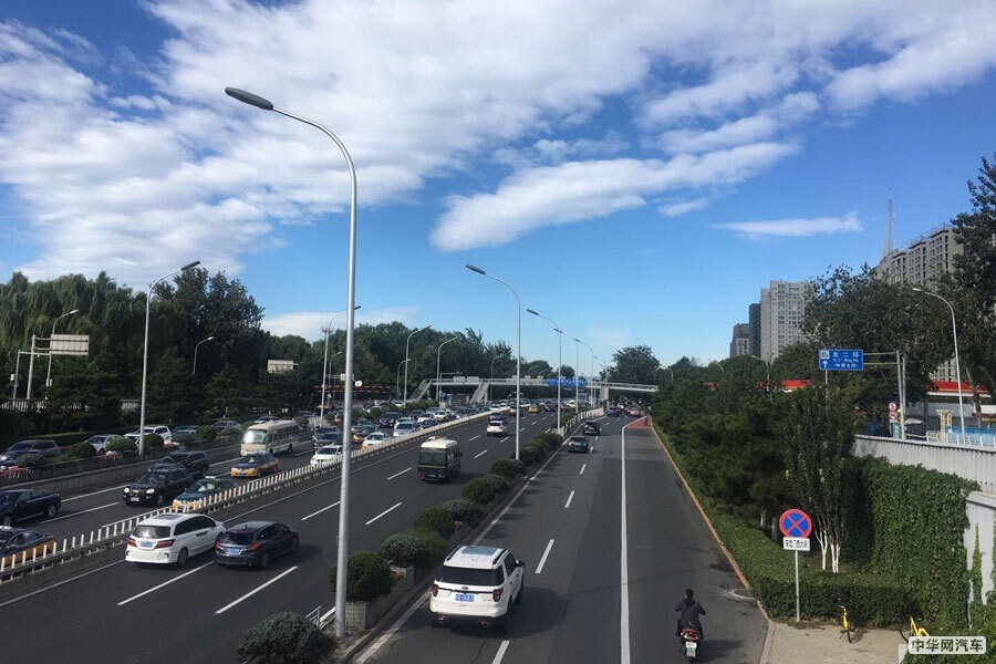 北京小客车指标申请人数破350万 中签难度在升级