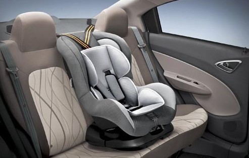 安全座椅一般安装在车什么位置