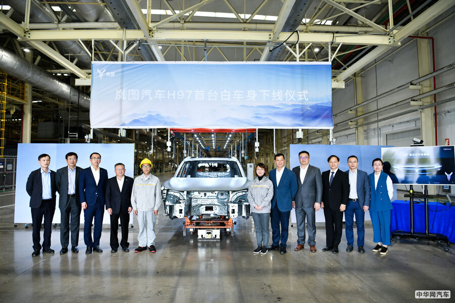 将2021年上市 岚图汽车首款电动SUV白车身下线