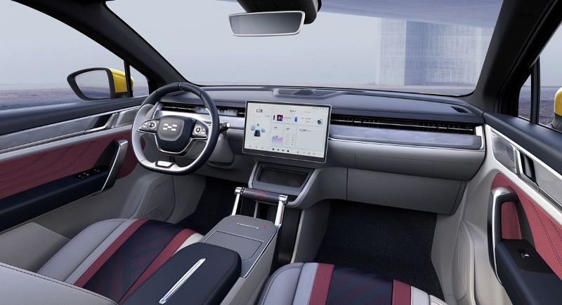 爱驰轿跑SUV量产版官图发布 设计遇见科技！