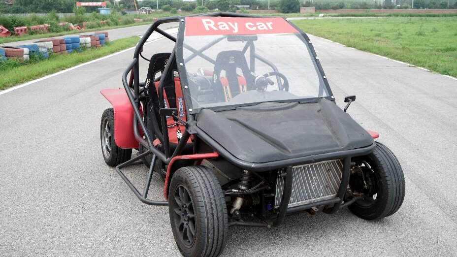 锐卡，国内第一辆后轮驱动训练小车