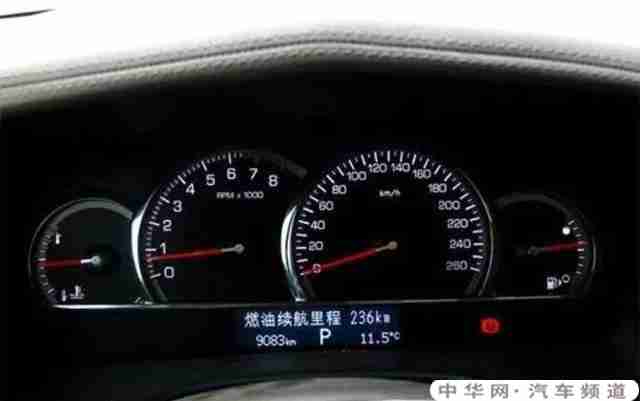 汽车加油后仪表显示的可行公里数差别很大怎么回事？