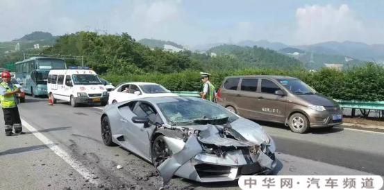 高速路上为什么会发生多辆车相撞 是车流量太大了吗 中华网汽车