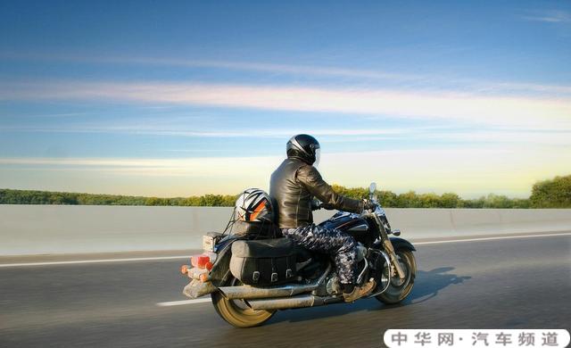 为什么骑摩托车跑60码感觉速度很快，而驾驶汽车60码感觉速度较慢？