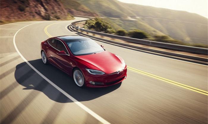 Model S新款车型将换挡功能迁至中控大屏