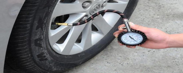 小车轮胎气压正常是多少合适