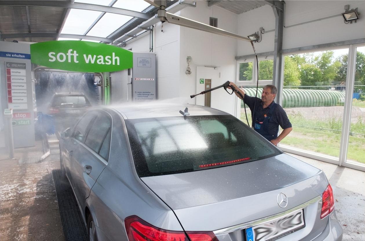 在欧洲一些国家，自己洗车很有可能会面临巨额罚款！