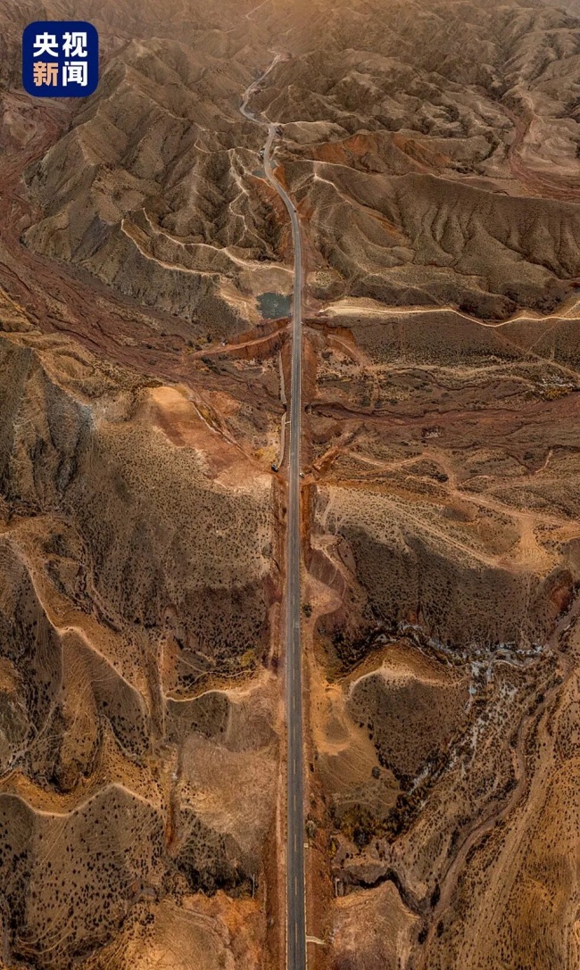 不止文旅出圈！宁夏建成 3400 公里重卡充换电干线，跑出塞北绿色运力