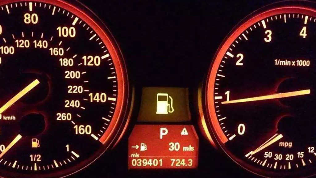 车辆油箱标志黄了图片